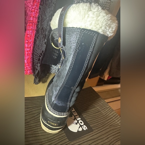 SOREL JOAN OF ARCTIC HOLIDAY SNOW BOOTS. GREAT FOR THE SNOW!!! YOU WILL LOVE - Picture 4 of 14